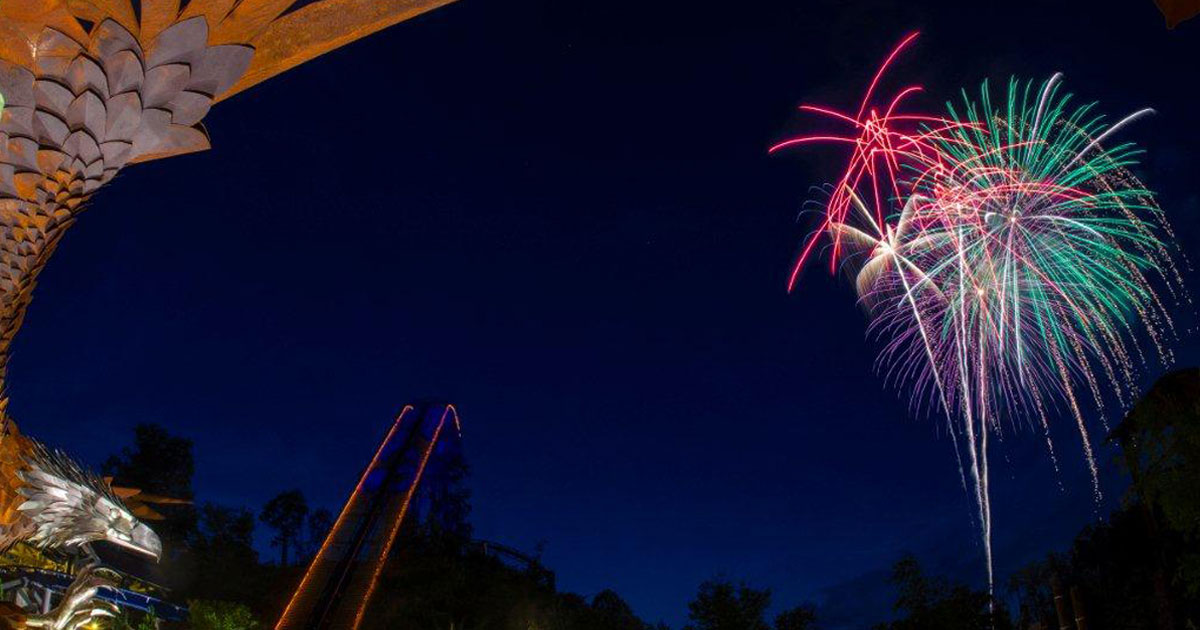 Nightly Fireworks Show Highlights Summer At Dollywood