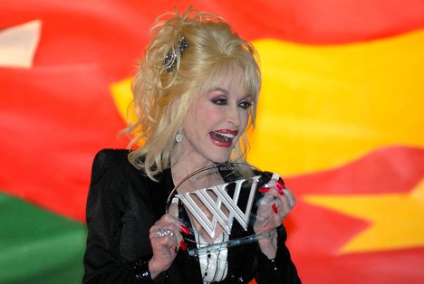 Dolly accepts Woodrow Wilson Award
