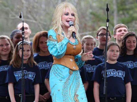 Dolly kicks off Kidfest at Dollywood
