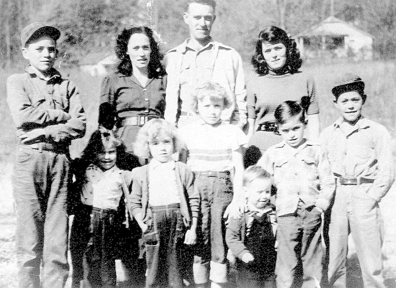 Photo of Dolly Parton and family
