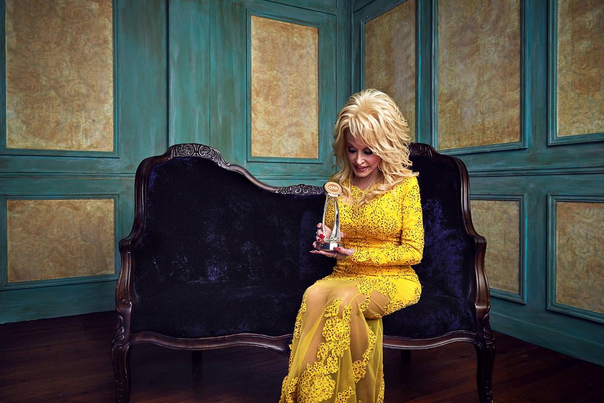 Dolly Parton Receives Lifetime Achievement Award at CMAs