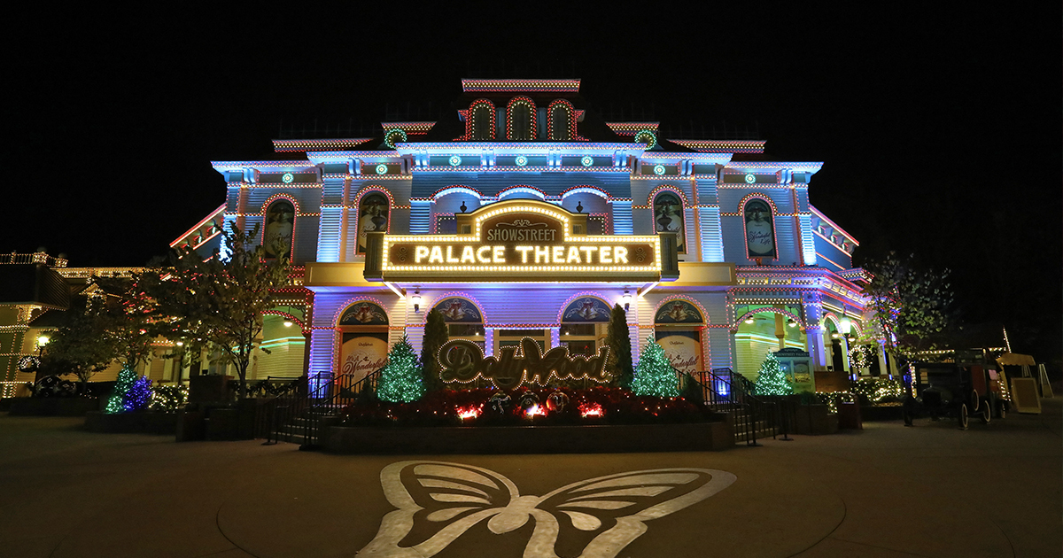 Dollywood’s Smoky Mountain Christmas - Showstreet Place Theater