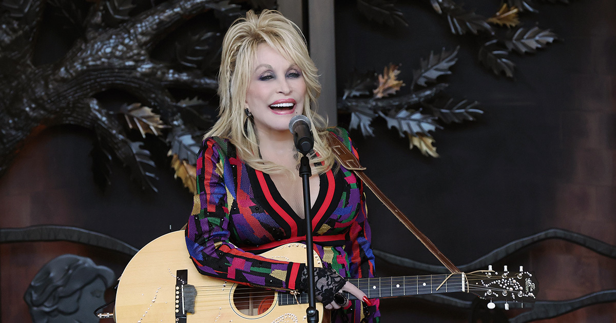 Dolly Parton visits Dollywood's HeartSong Lodge and Resort Grand Opening